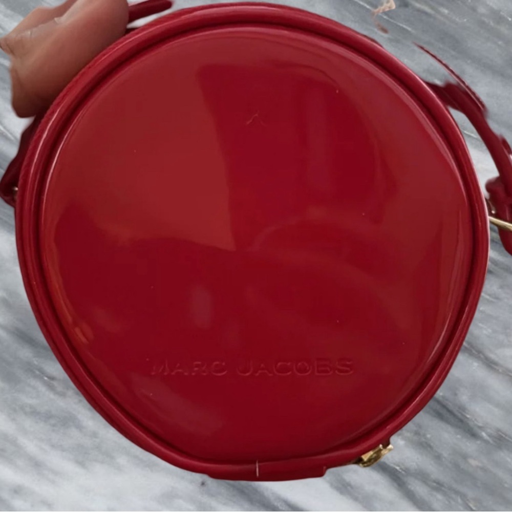 NWOT Marc Jacobs Mini 4” Red Patent Leather Crossbody Round Canteen Bag Purse - Picture 3 of 8